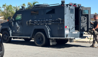 Man arrested after Bakersfield standoff involving rifle, SWAT team