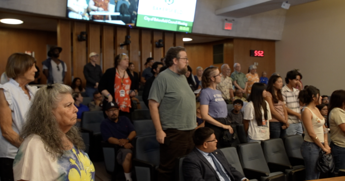 Bakersfield council approves tree trimming contract amid resident outcry