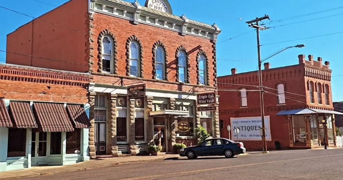 Oakland, Oregon, moved itself to survive. Its residents are still preserving it
