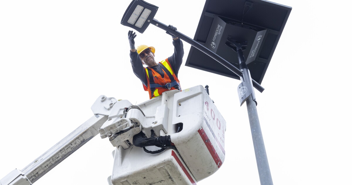 LA property owners vote down streetlight fee increase
