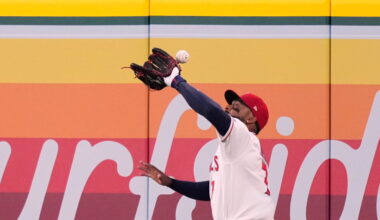 Angels outfielder Jo Adell misplays flyball into home run off his head, much like Canseco in 1993