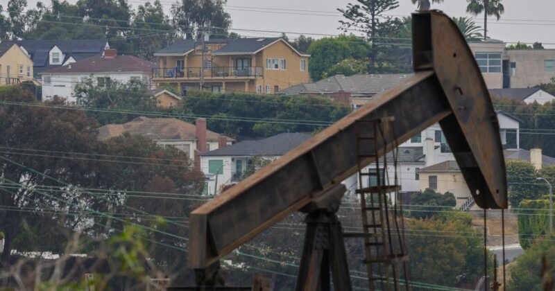 Los Angeles tries again to phase out urban oil production - California ...