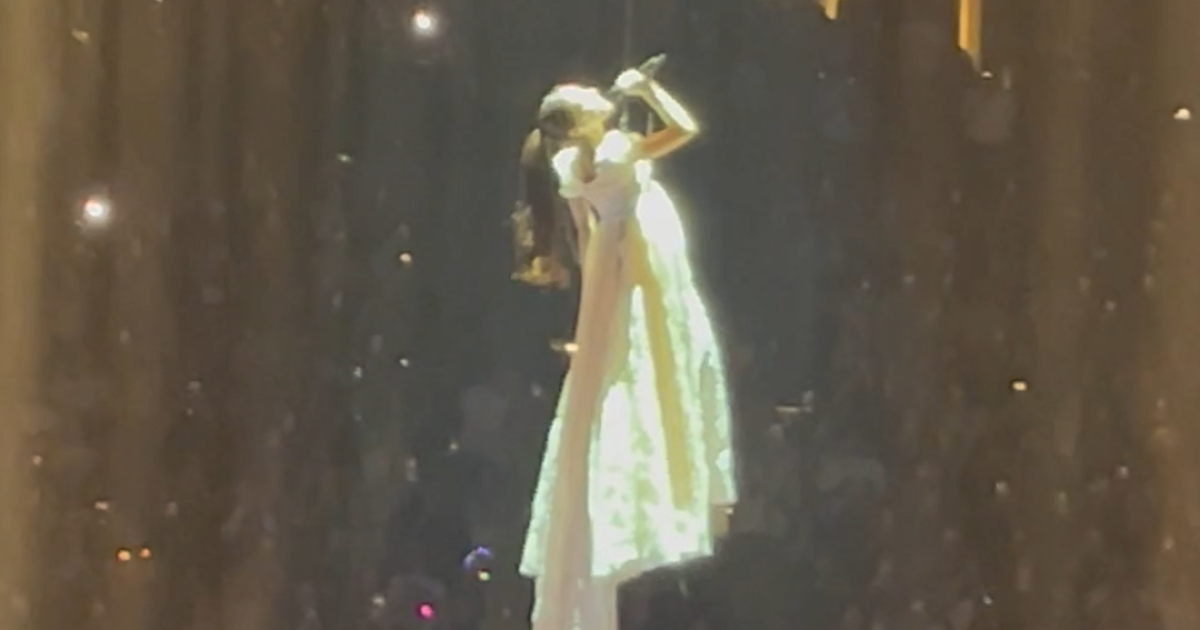 Ariana Grande kicks of her 'Eternal Sunshine' tour in Oakland