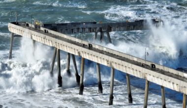 El Niño turns crumbling California pier into climate battleground