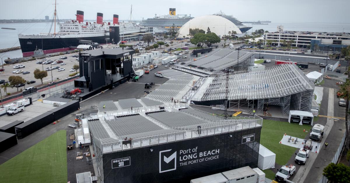 F&M Bank Amphitheater of Long Beach opens with views of the Queen Mary