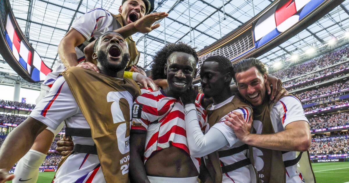 Photos: U.S. defeats Paraguay in its World Cup opener