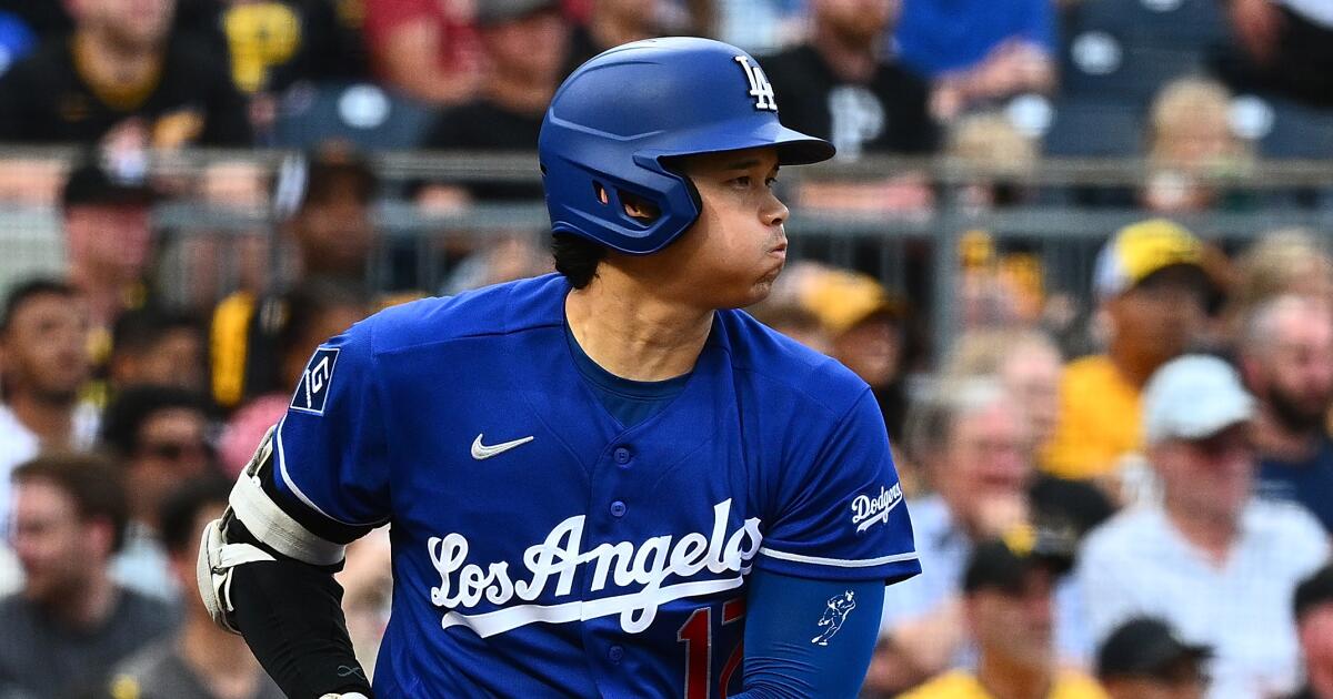 Shohei Ohtani, Justin Wrobleski exit Dodgers game with injuries