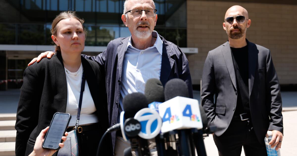 'They don’t have the goods': Residents criticize plans to retry Palisades fire arson case