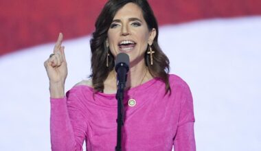 Contributor: A tale of two Republicans who crossed Trump