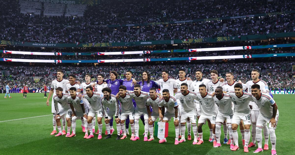 In must-win match against Ecuador, Mexico looks to advance