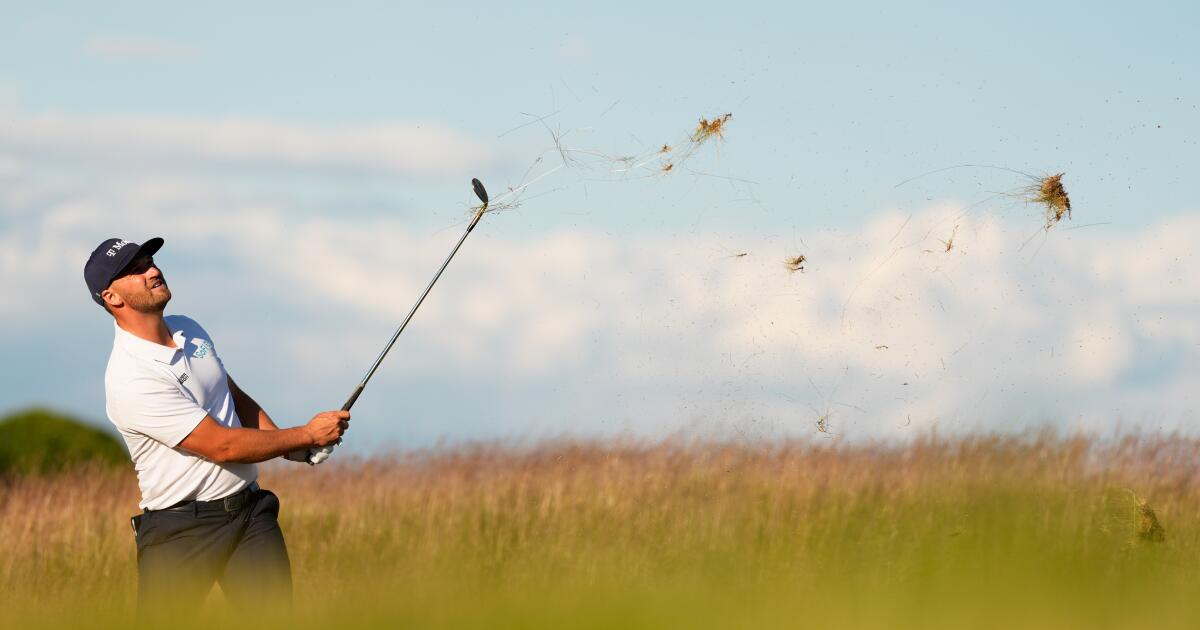 U.S. Open: Wyndham Clark takes commanding lead into final round