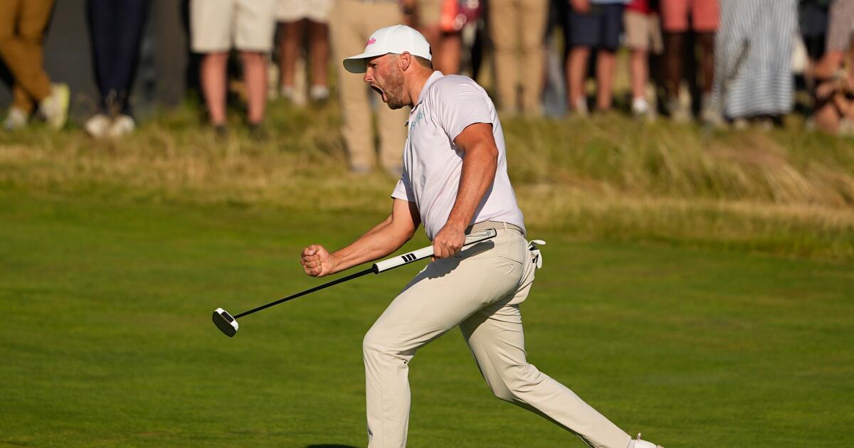 Wyndham Clark avoids record collapse to win the U.S. Open