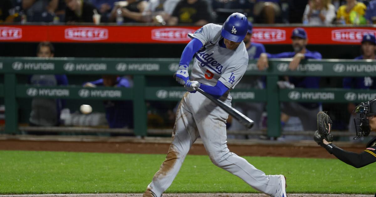 Freddie Freeman reaches career milestone in Dodgers' rout of Pirates