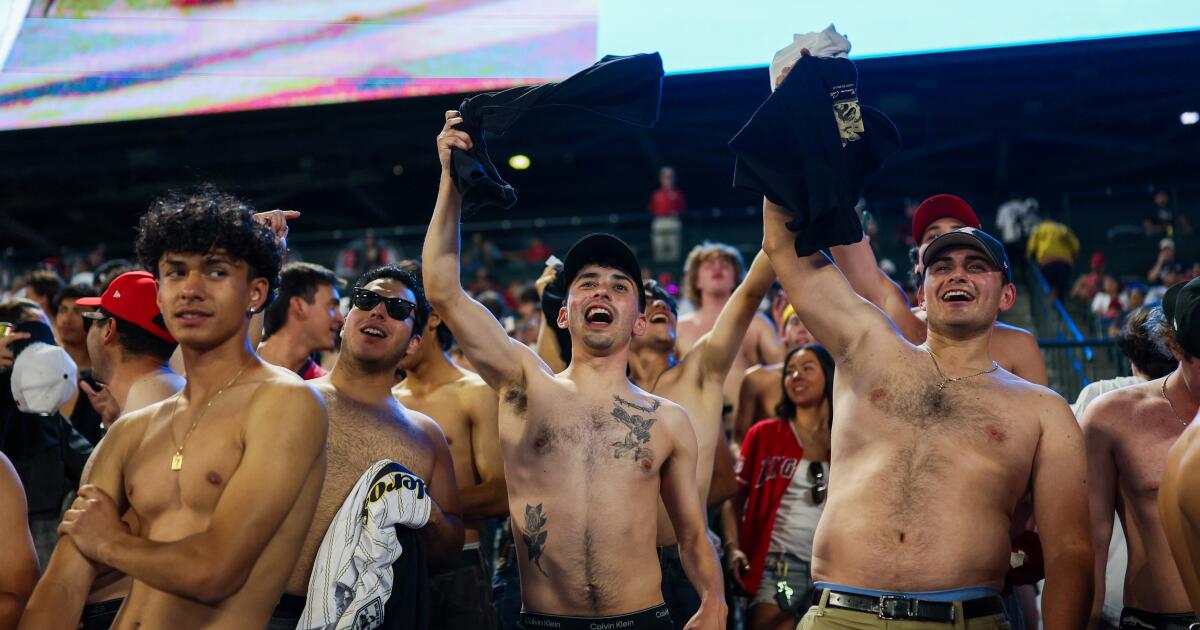 As Angels fans urge Arte Moreno to sell the team, he should try to win