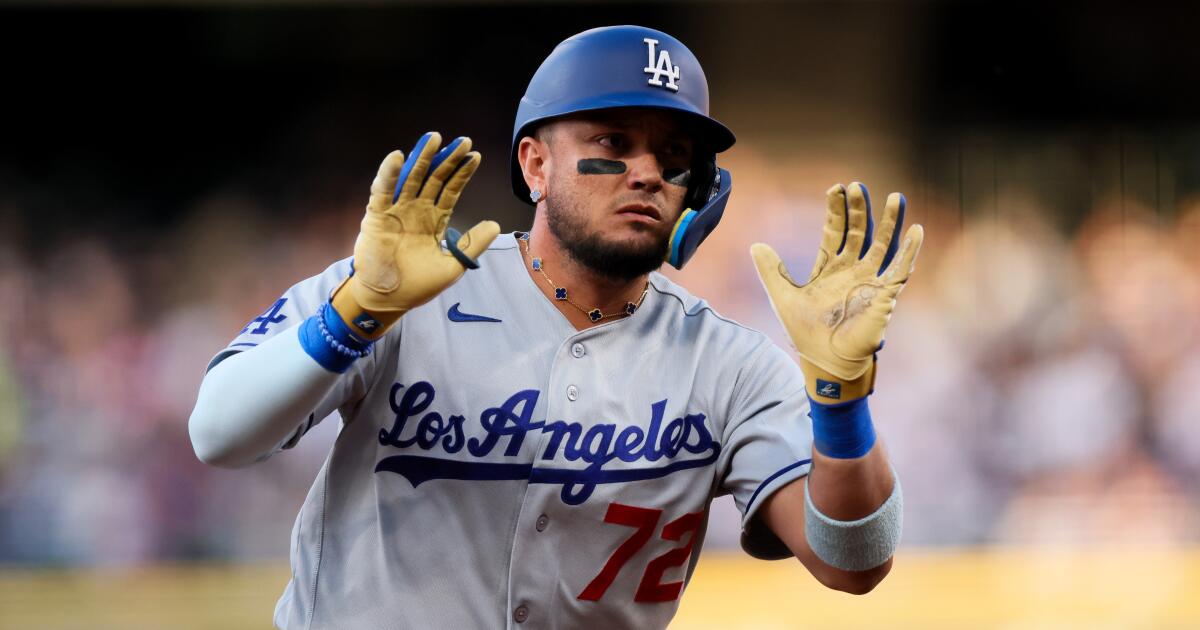 Wife, kids of Dodgers' Miguel Rojas survive Venezuela earthquakes