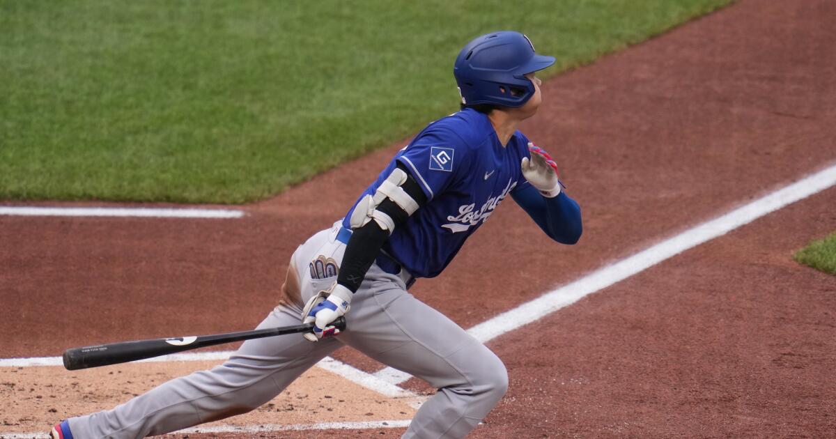 Shohei Ohtani not in Dodgers lineup day after knee inflammation
