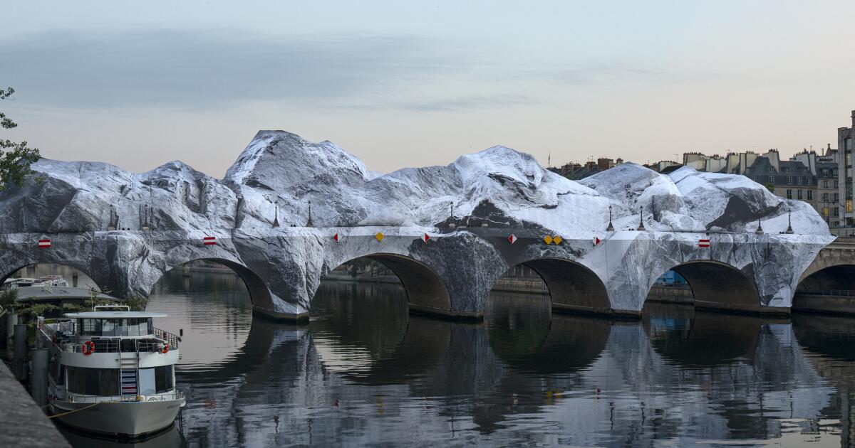 How Paris’ oldest bridge, Pont Neuf, was turned into a mountain cave