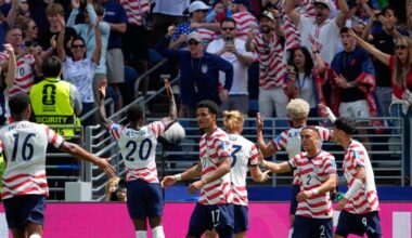 U.S. beats Australia, advances to World Cup knockout round