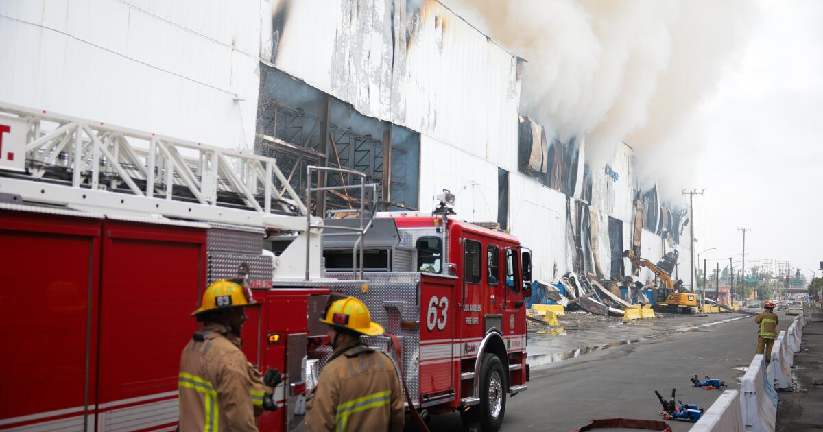 Boyle Heights fire expected to keep burning for days amid air quality warnings, schools relocating activities