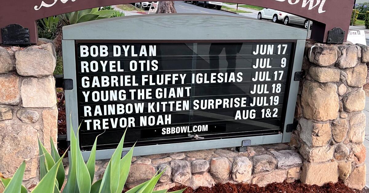 Bob Dylan is absolutely cooking on the road right now