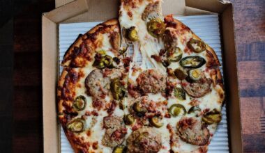 Best restaurants serving tavern and bar pies in Los Angeles
