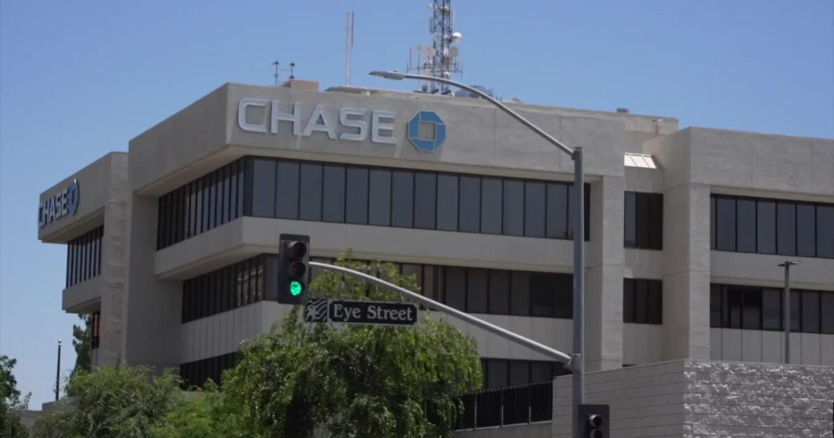 Details continue to be revealed in Chase building hostage standoff