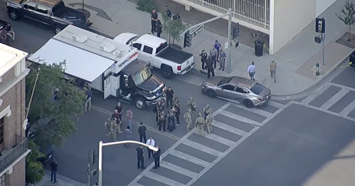Suspect identified in Bakersfield bomb threat/hostage incident