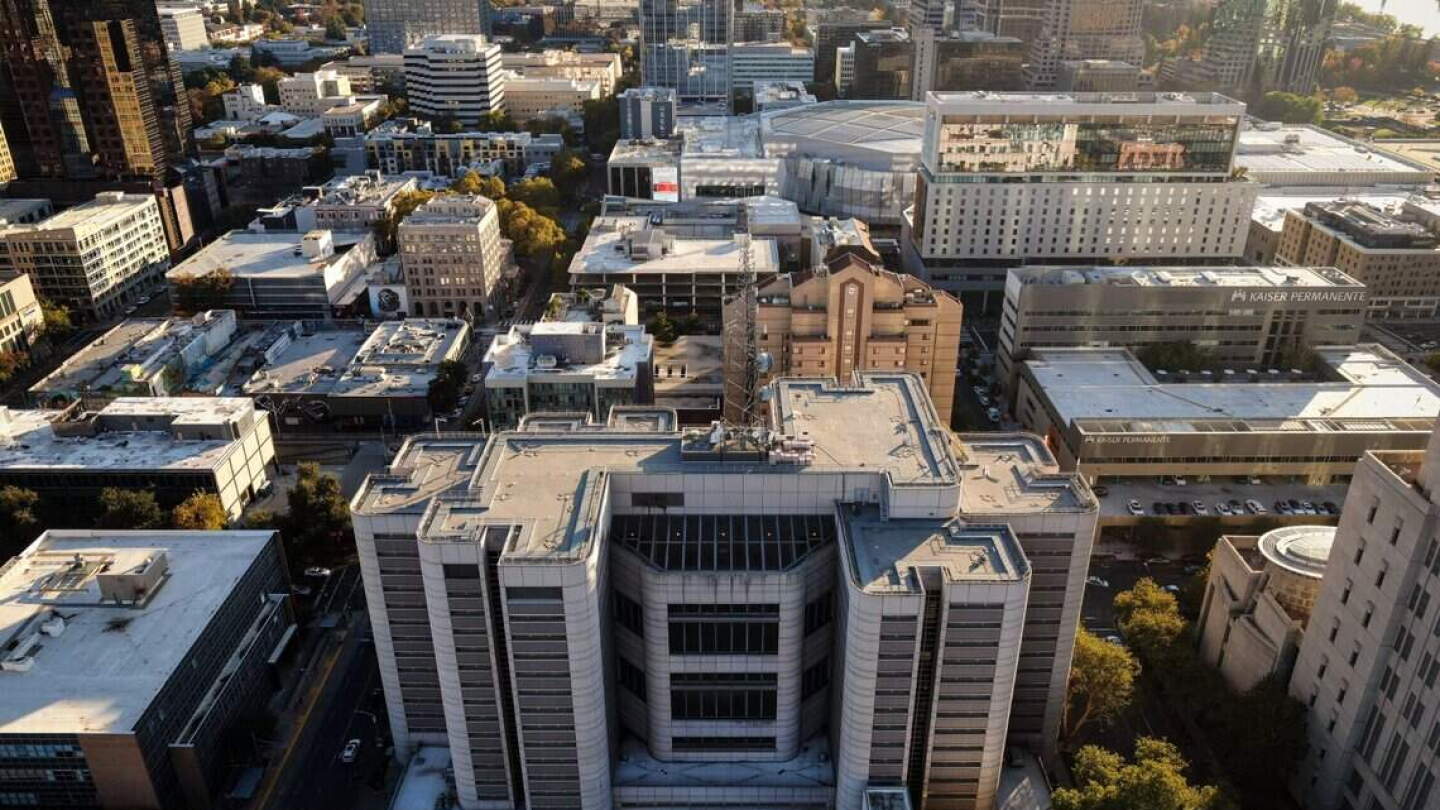 Sacramento grand jury says late-night jail releases remain too high