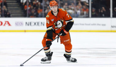Moore signs 2-year contract with Ducks