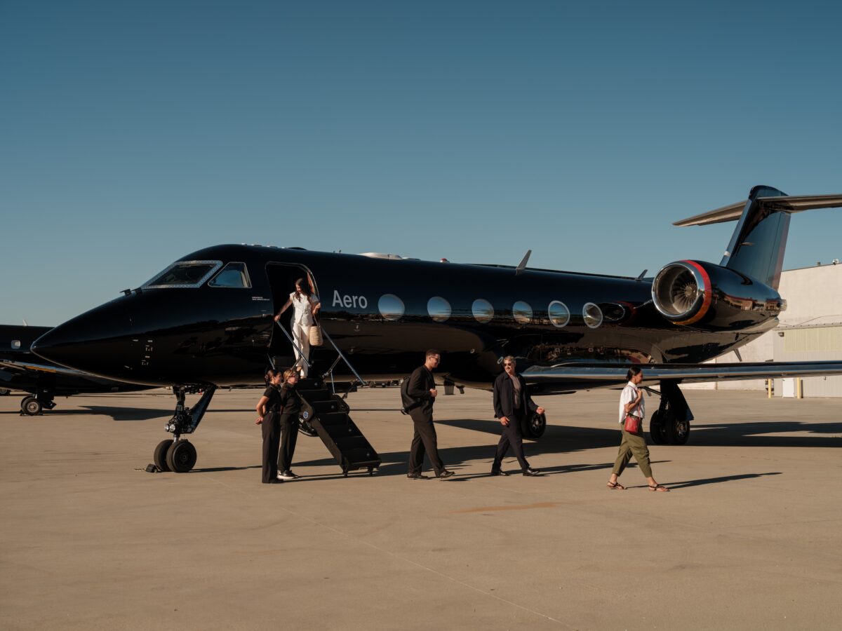 Aero Flights to East Hampton, New York from Los Angeles