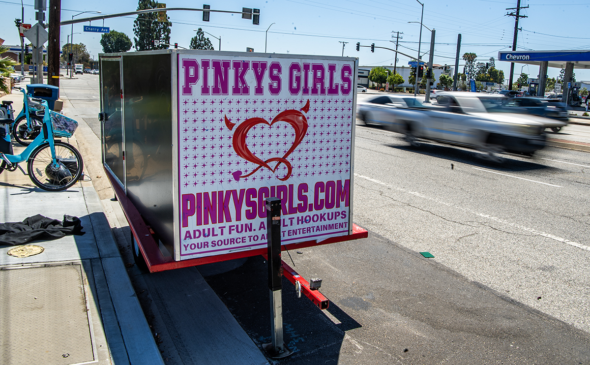Neighbors are fed up with a trailer advertising ‘adult hookups.’ Can it be stopped? • Long Beach Post News