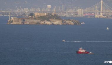 One dead, 3 missing after boat sinks near San Francisco's Alcatraz