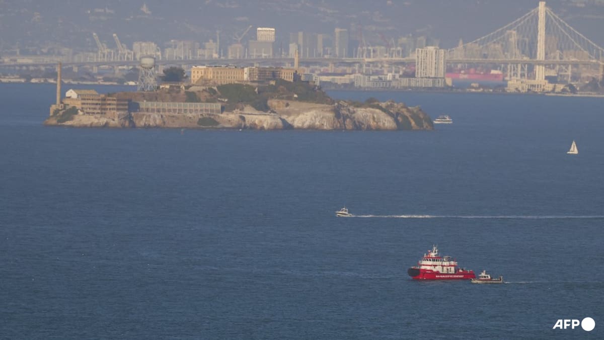 One dead, 3 missing after boat sinks near San Francisco's Alcatraz