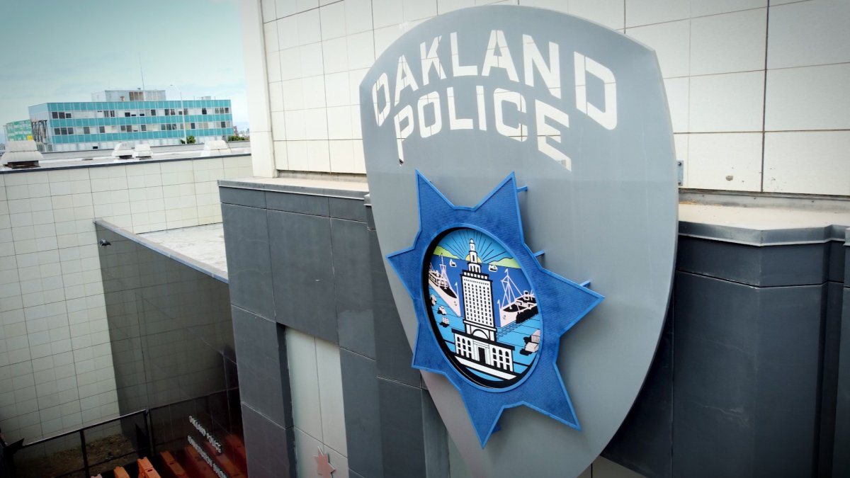 3 arrested after police recover guns, drugs in Oakland – NBC Bay Area