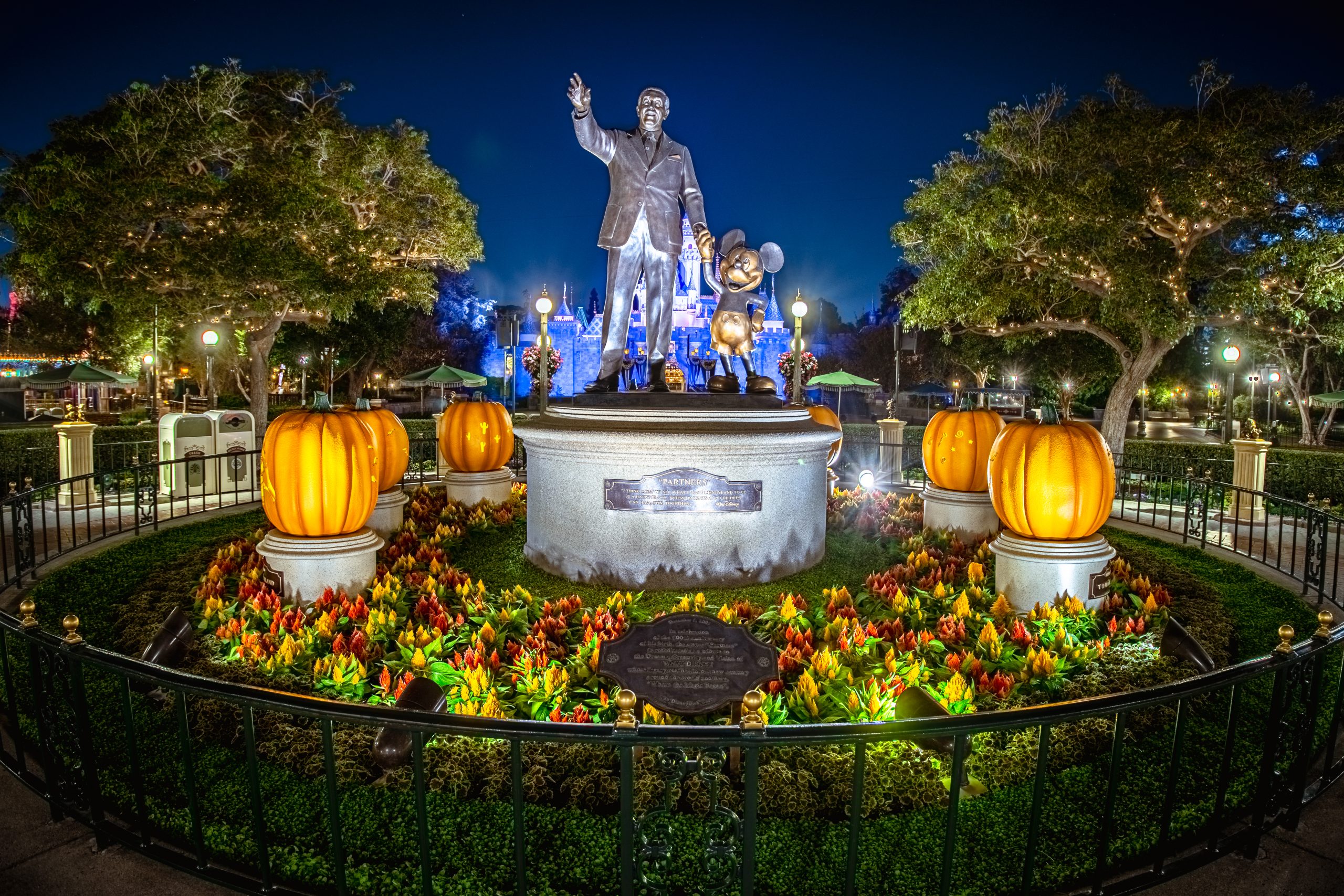 disneyland halloween - partners statue - anaheim resident disneyland tickets