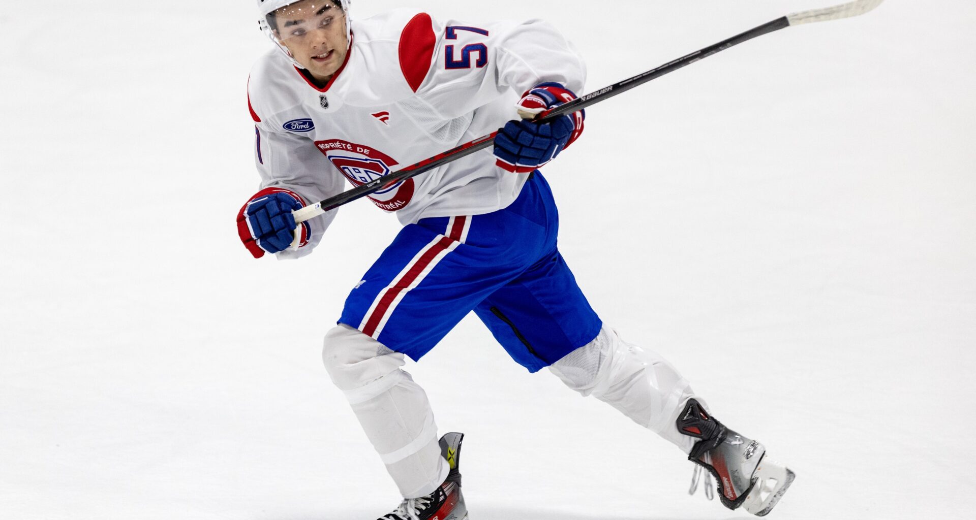 Forward prospect Sean Farrell takes part in a scrimmage at Canadiens training camp in Brossard on Sept. 19, 2024.