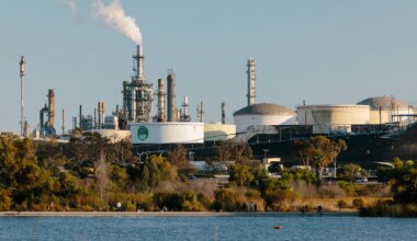 Why California should let its aging oil refineries close