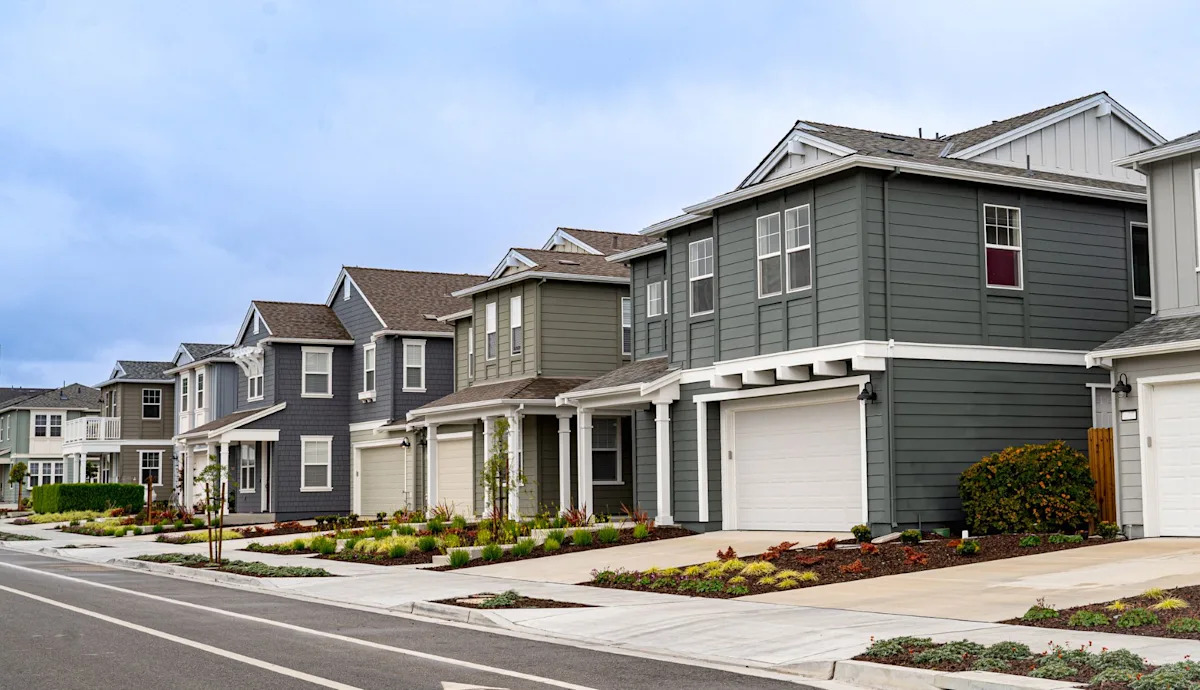 California HOA dues can jump 20% a year. Lawmakers want to cut that to 8%