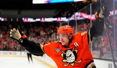 Flyers sign Ducks center Carlsson to 5-year, $90 million offer sheet; Anaheim has 7 days to match
