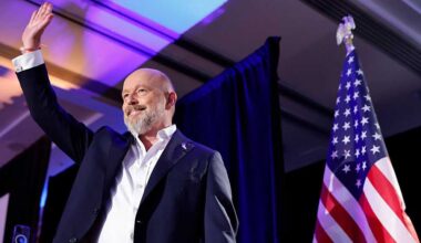 Steve Hilton courts Trump critics in Los Angeles kickoff