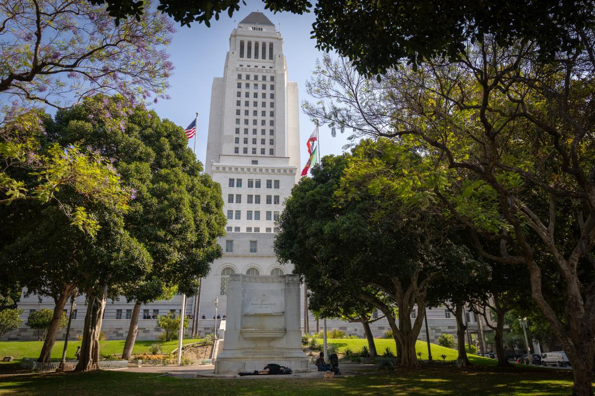 Man jumps to his death off LA City Hall