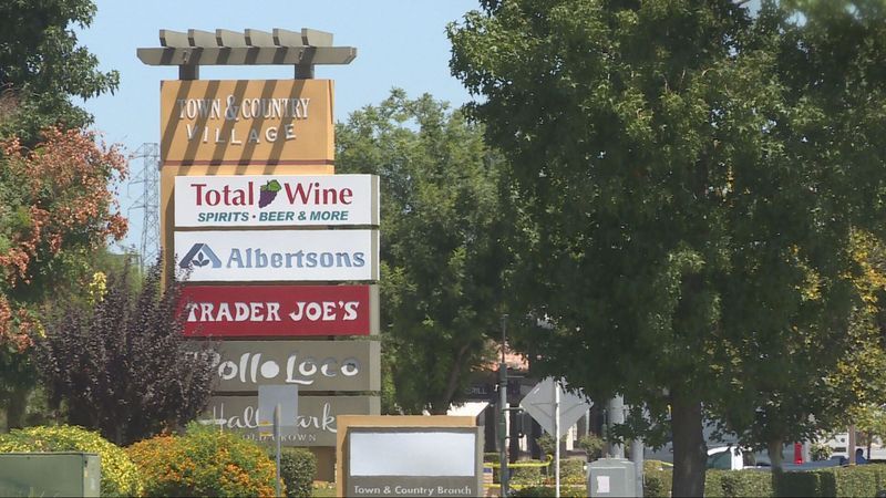Coffee Road between Stockdale Highway and Truxtun Avenue closed due to a gas leak in the area Thursday morning. PHOTO: KBAK/KBFX
