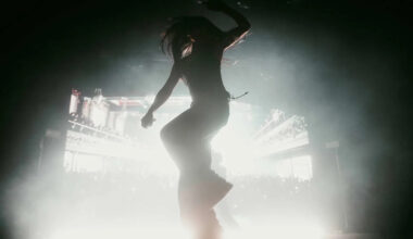 A pop star named her tour after a San Francisco mall. Fans came out in droves.