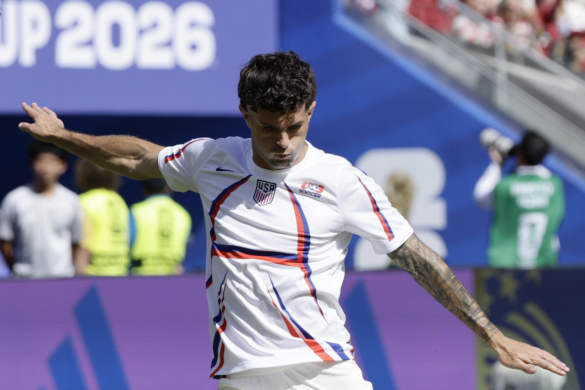 U.S. forward Christian Pulisic warms up before a World Cup match against Bosnia-Herzegovina at Levi's Stadium.