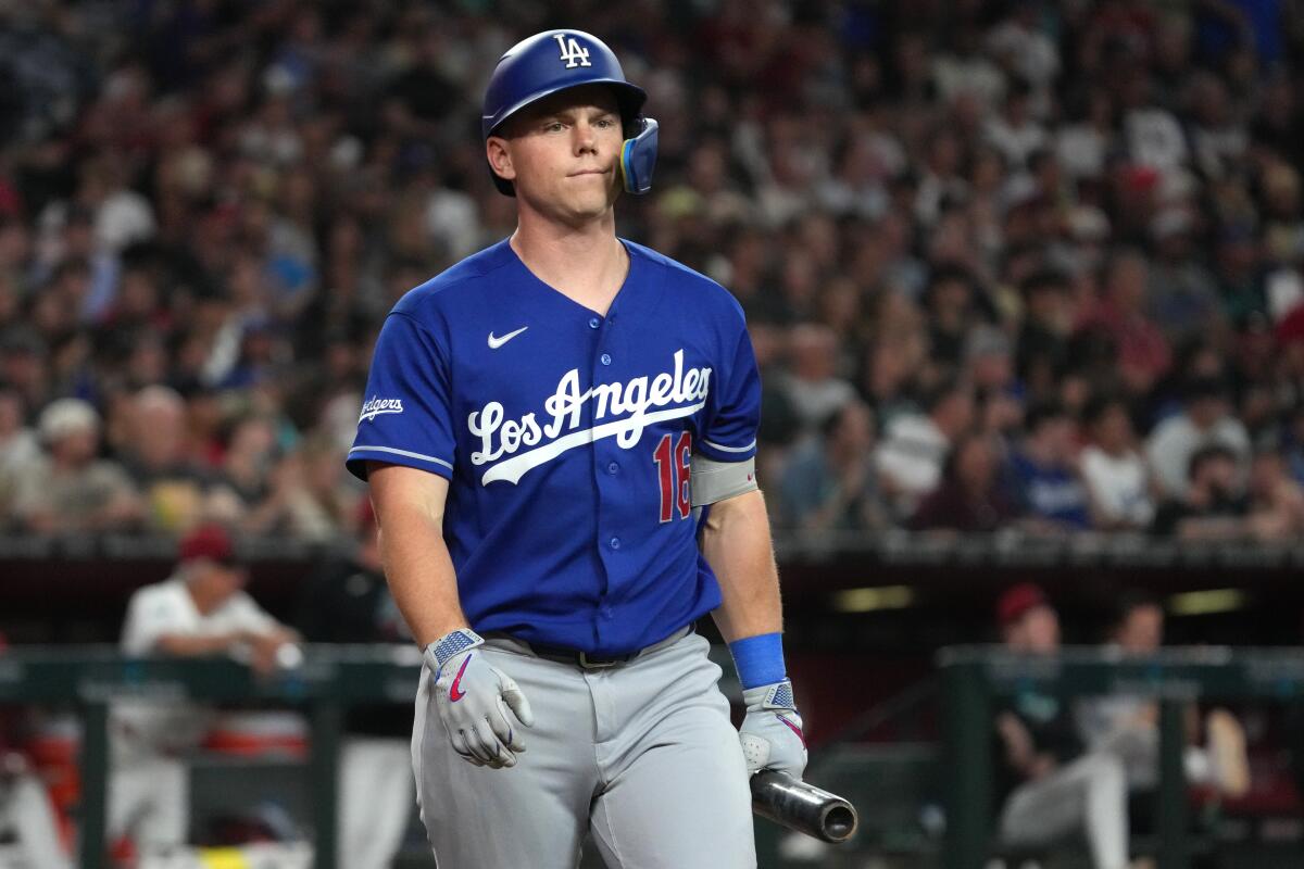 Los Angeles Dodgers catcher Will Smith (16) against the Arizona Diamondbacks.