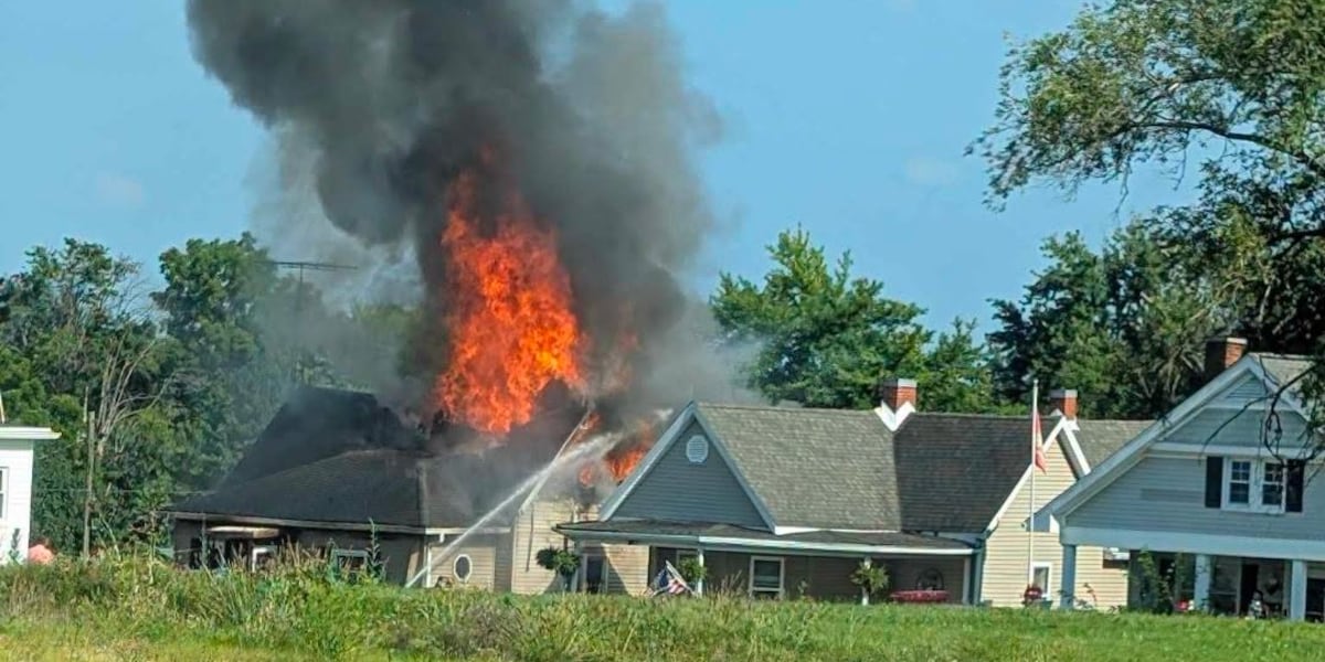 Home catches fire in Oakland City