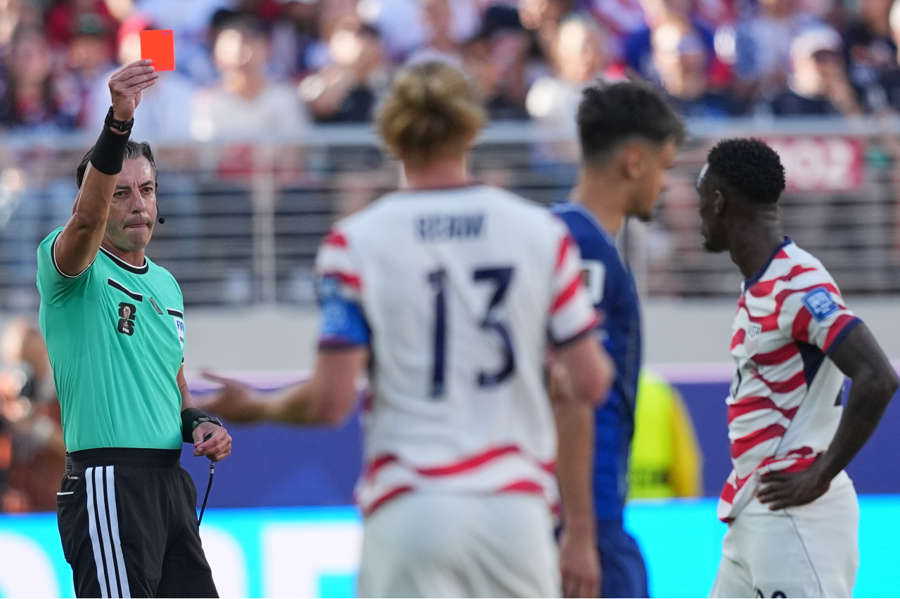 World Cup : US faces Belgium without top scorer or seasoned goalkeeper