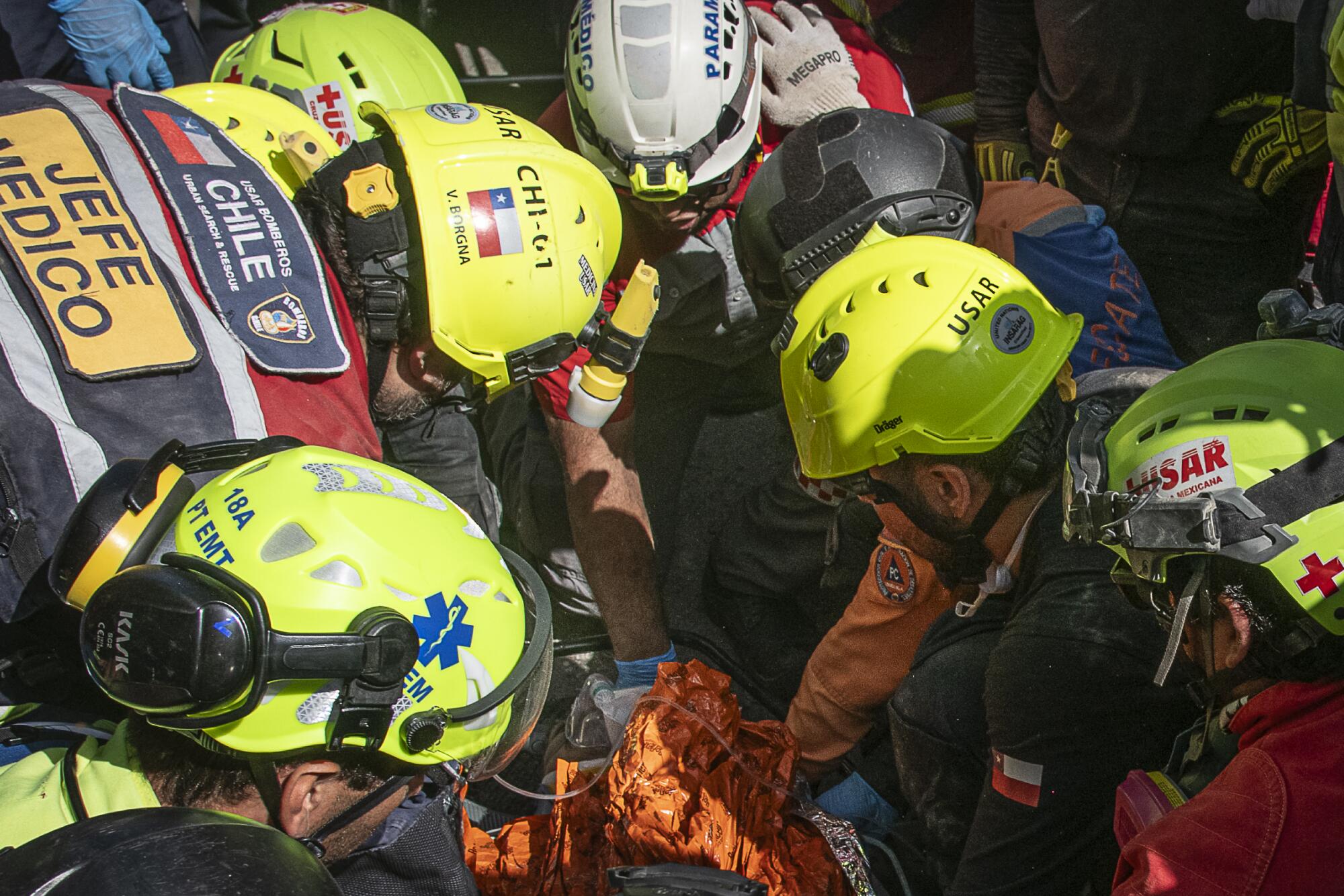 First responders from international delegations carrying Hernan Gil in Catia La Mar, La Guaira.