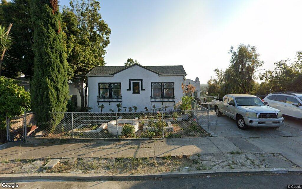 Majestic Ave. 6055 - Google Street View