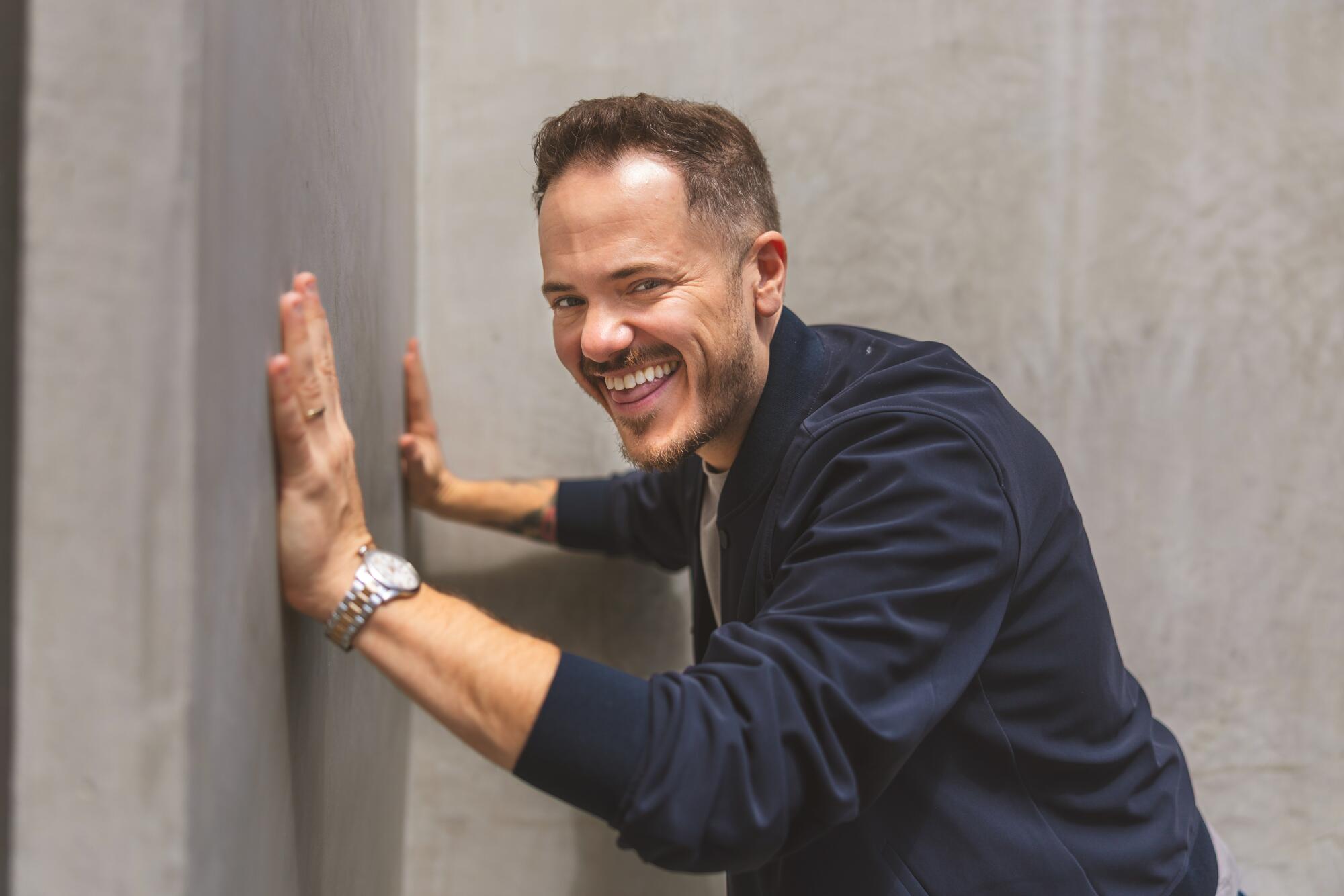 Comedian Jeff Arcuri posing against a wall